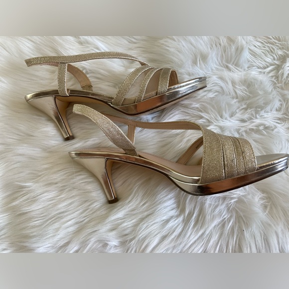 -👚(bundle 4 items w/👚for $16) Sandals by Touch of Nina - Picture 5 of 8